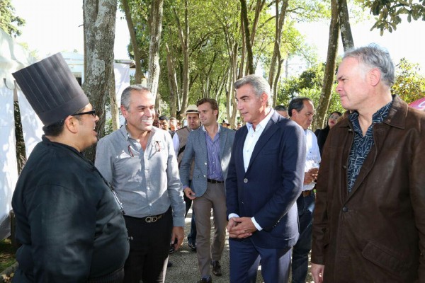 Tony Gali apoya la industria vinícola mexicana