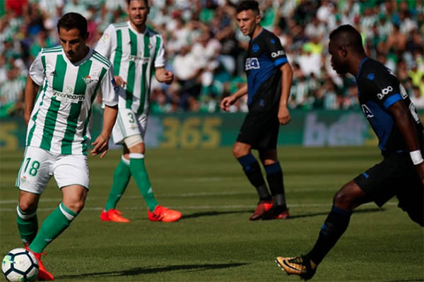 Real Betis y Andrés Guardado consiguen triunfo ante Alavés