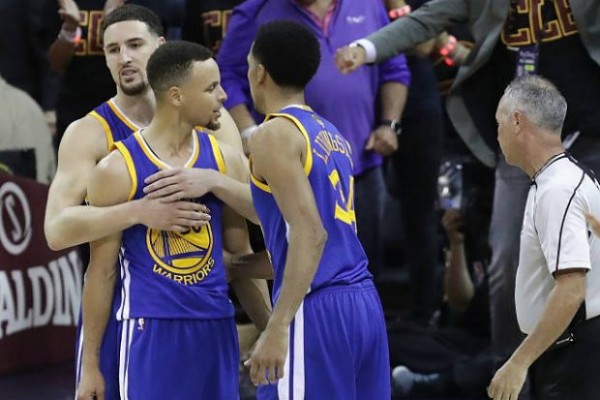 NBA aplica sanción a Stephen Curry de Warriors