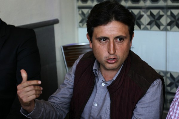 El JJ ruega a Morena que le haga caso