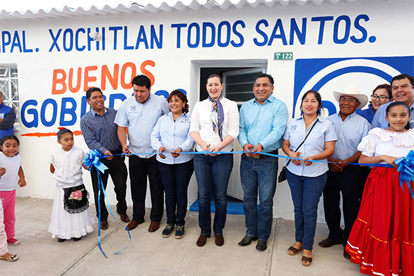 Martha Erika inaugura oficinas del Comité Directivo Municipal de Xochitlán