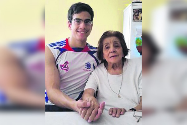 Viudo de 23 años reclama la pensión de su difunta esposa-abuela