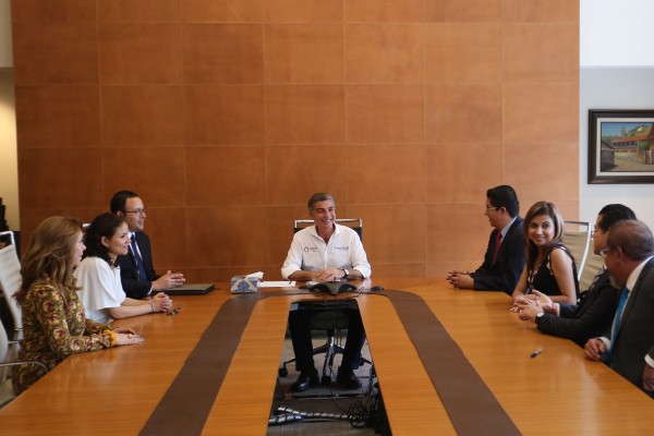 Tony Gali se reúne con consejeros del IEE