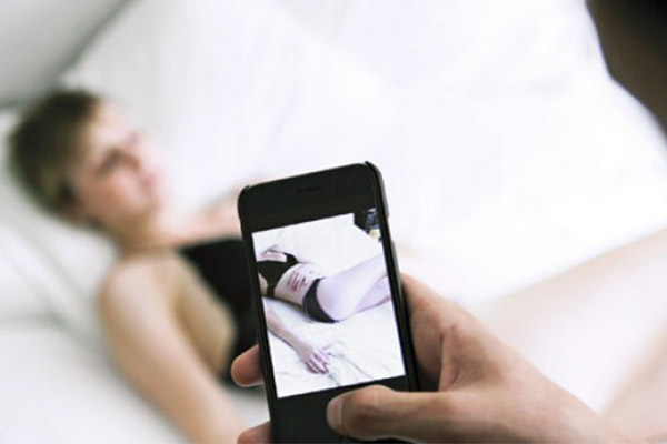 Para combatir la “pornovenganza”, FB pide fotos de sus usuarios desnudos