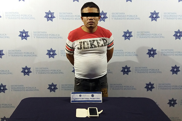 Le robó el celular a una indefensa dama