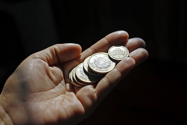 Aumento a salario mínimo debe ser prudente: Banco de México