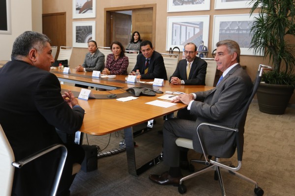 Se reúne Tony Gali con consejeros del INE