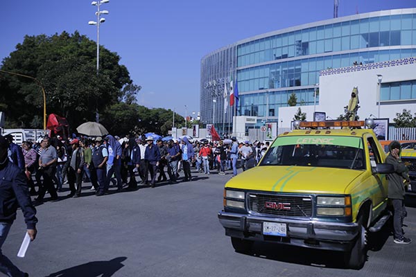 Antorchistas inician la semana con bloqueo y amenazan seguir así