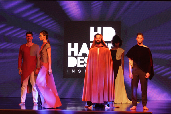 Universitarios llevan magia de Star Wars a la "galaxia" de la moda