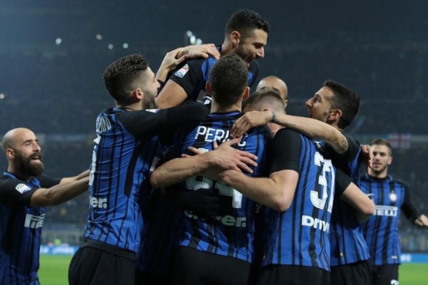 Inter de Milán golea 5-0 al Chievo y es nuevo líder general en Italia