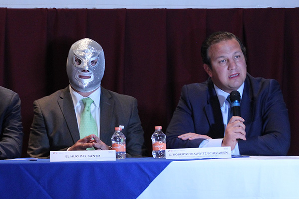 Puebla se viste de plata con los cien años de El Santo