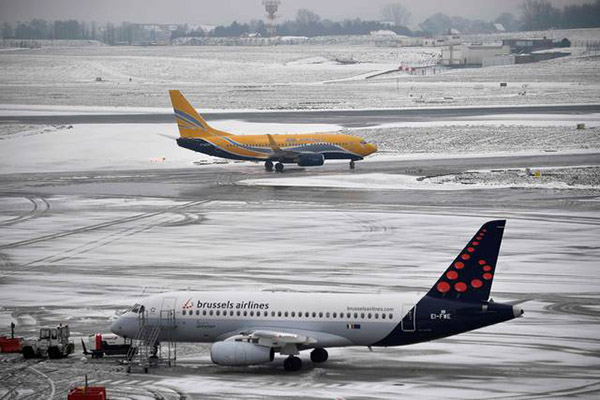 Nuevas cancelaciones en aeropuerto de Bruselas por fuerte nevada