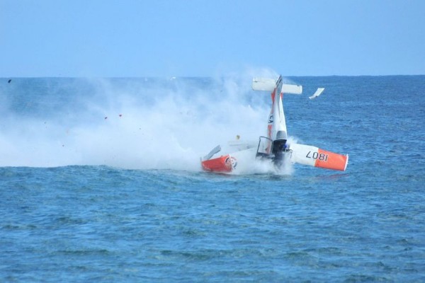 Avioneta cae al mar en Miami Beach