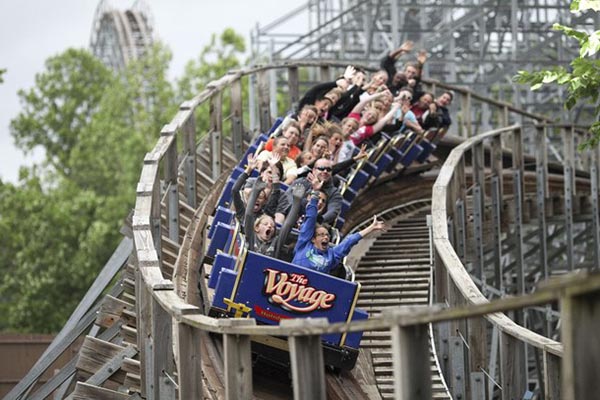 Falla de energía eléctrica afecta atracciones en Disneylandia