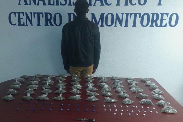 Detienen a menor de edad con más de cien dosis de estupefacientes