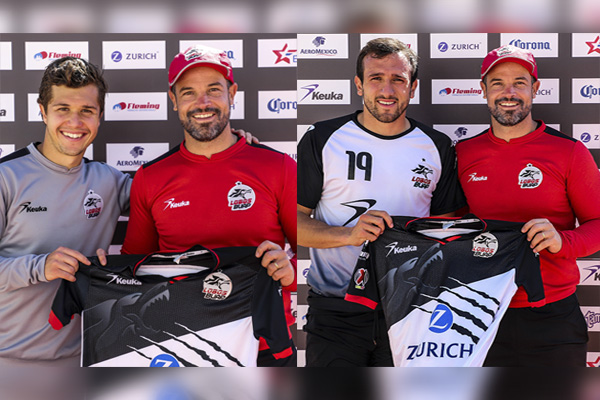 Manuel Pérez y Jerónimo Amione reciben la playera de Lobos