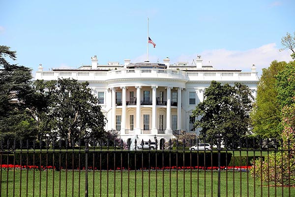 Casa Blanca reitera que no habrá programa migratorio sin muro fronterizo