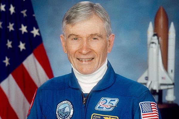 Muere en EUA astronauta John Young, quien viajó dos veces a la Luna