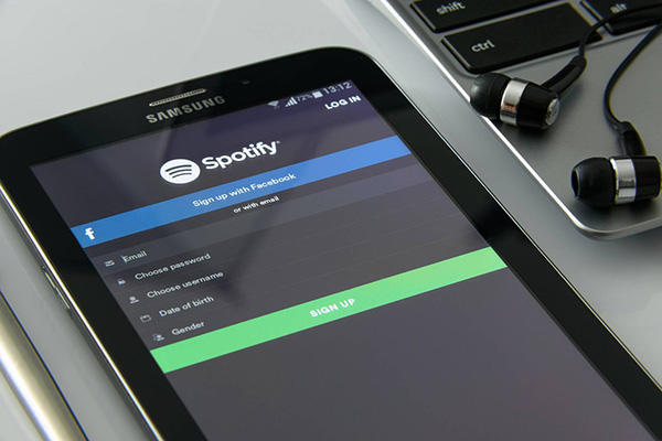 Alerta Condusef por mensaje falso sobre cuentas gratuitas de Spotify