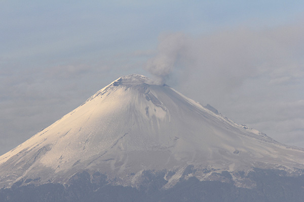Popocatépetl amanece cubierto de nieve