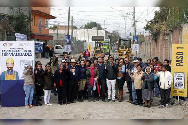 Inician trabajos de pavimentación de la vialidad Nicolás Bravo Oriente en Hueyotlipan