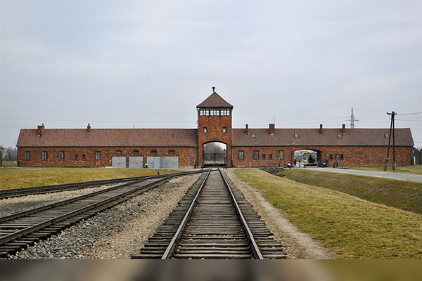 Israel teme que nueva ley polaca permita perseguir a gente por historias sobre Holocausto
