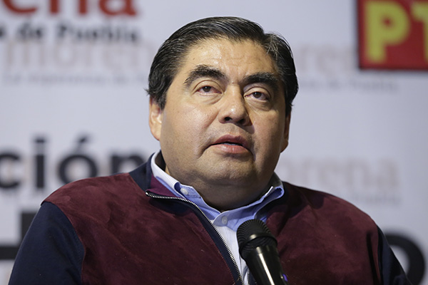 Miguel Barbosa oficializa su precandidatura a la gubernatura de Puebla