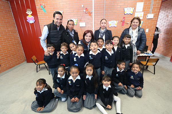 Dinorah López acerca a niñas y niños de preescolar a la tecnología