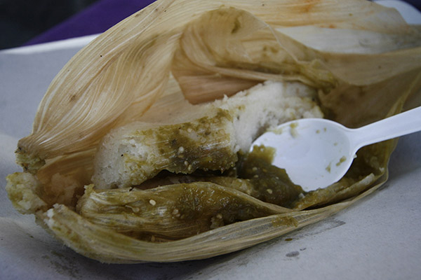 Torta de tamal y un vaso de atole aportan hasta 1,080 calorías, alertan