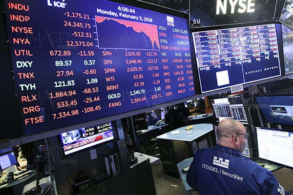 Bolsas de Asia-Pacífico responden con números rojos a caída del Dow Jones