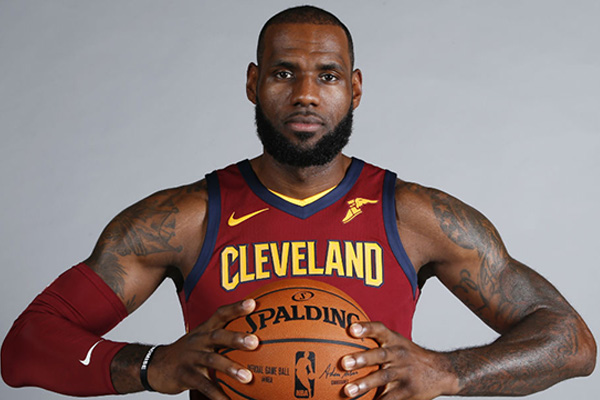 LeBron James encabeza a los basquetbolistas mejor pagados