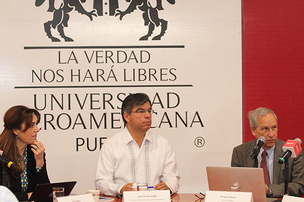 Critican en UIA a Moreno Valle “por endeudar a Puebla”