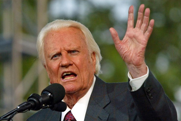 Trump lamenta fallecimiento de predicador evangélico Billy Graham