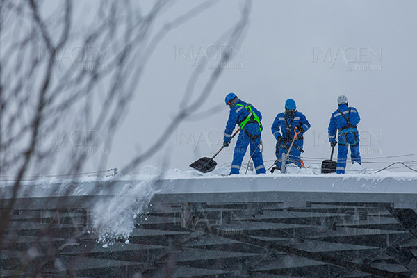Tormenta de frío polar causa cancelación de trenes y vuelos en Gran Bretaña
