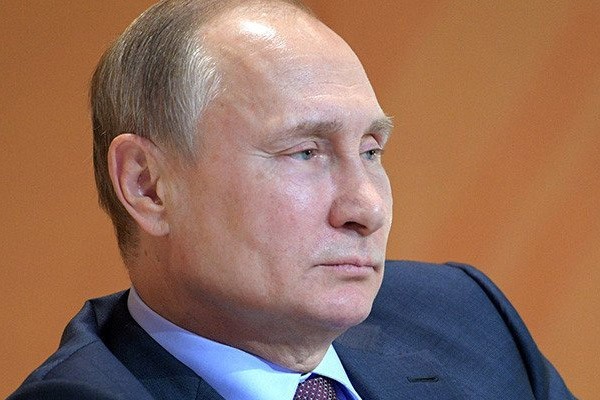 Putin dice que "con mucho gusto" reclutó agentes mientras trabajó para la KGB