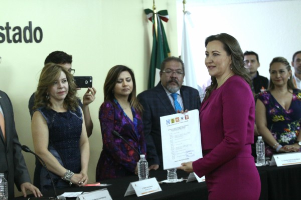 Registra Martha Erika Alonso su candidatura ante el IEE