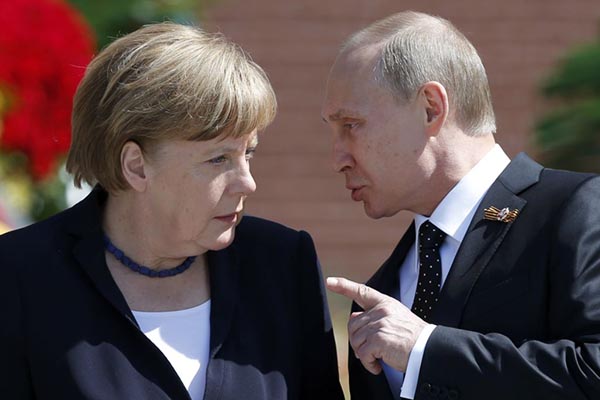 Merkel confiesa que intercambia manjares con Putin