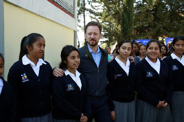 Luis Banck continúa entregando sanitarios rehabilitados en San Francisco Totimehuacan