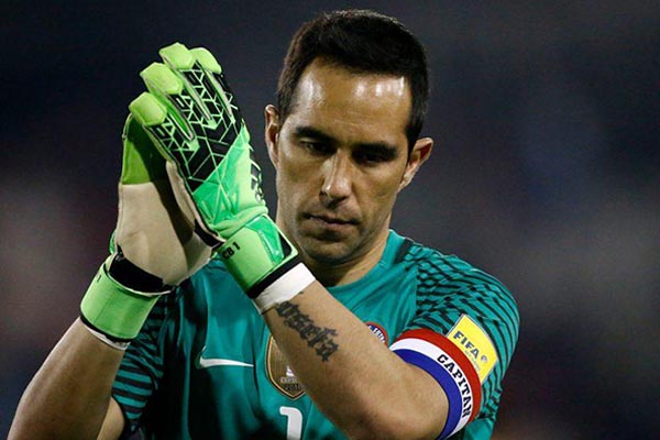 Afirma Reinaldo Rueda que Claudio Bravo se automarginó de La Roja