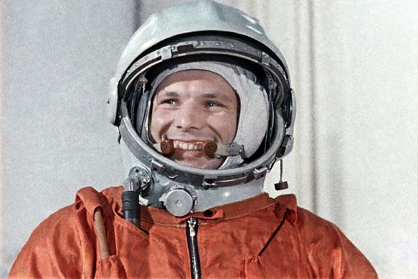 El día de su muerte, Gagarin olvidó el pase y regresó a recogerlo, dice su vecina