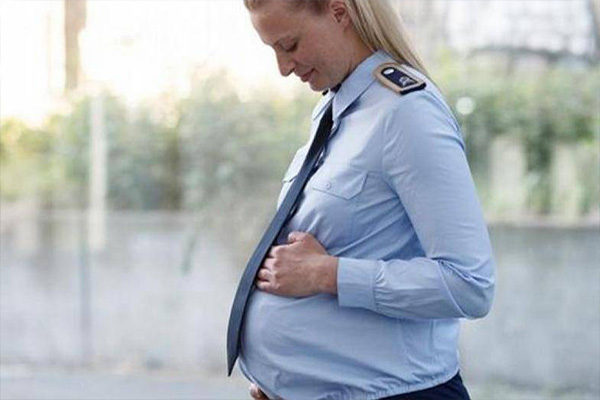 Ejército alemán desarrolla uniforme para mujeres embarazadas
