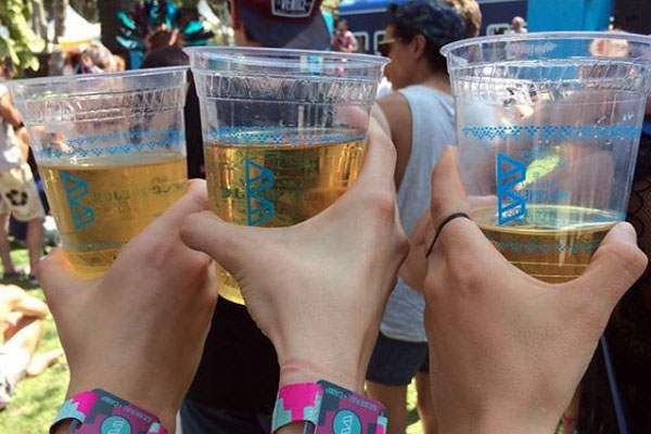 Corona lanzará vasos compostables para sus conciertos