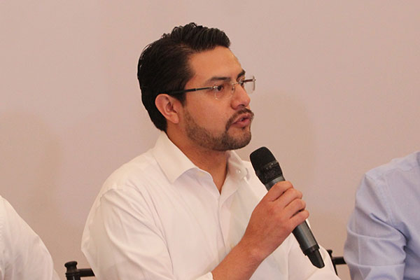 Sí fue invitado Cárdenas y todos los académicos lo están: Giles