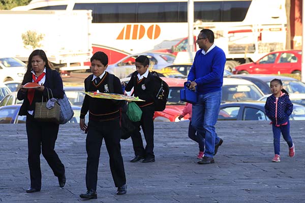 1.5 millones de estudiantes de educación básica regresan a clases