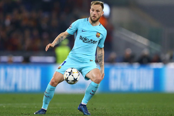 Ivan Rakitic será operado por fractura en dedo de la mano