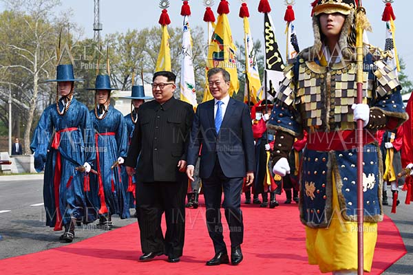 Casa Blanca aplaude reunión histórica entre Kim y Moon