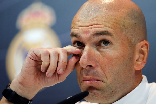 Zinedine Zidane lamenta partida de Andrés Iniesta