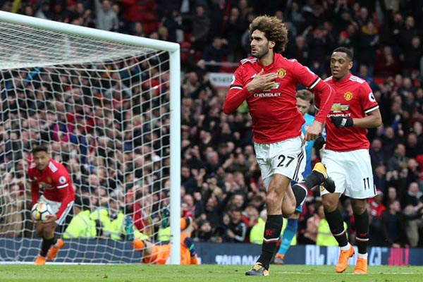 Manchester United vence 2-1 al Arsenal y lo relega del torneo europeo