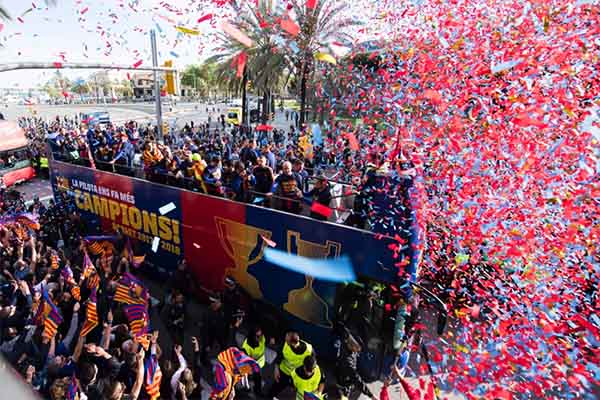 El Barça celebra la victoria en la Liga española y la Copa del Rey