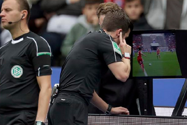 FIFA anuncia a 13 árbitros para Video Asistente Arbitral en Rusia 2018